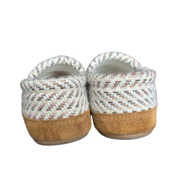 Acorn Patterned Moccasin Slipper Size 9 1/2-10 1/2 - Picture 3 of 12